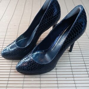 ENZO ANGIOLINI STILLETOS black LEATHER SHOES Women Size 8M lizzard print. TUpem